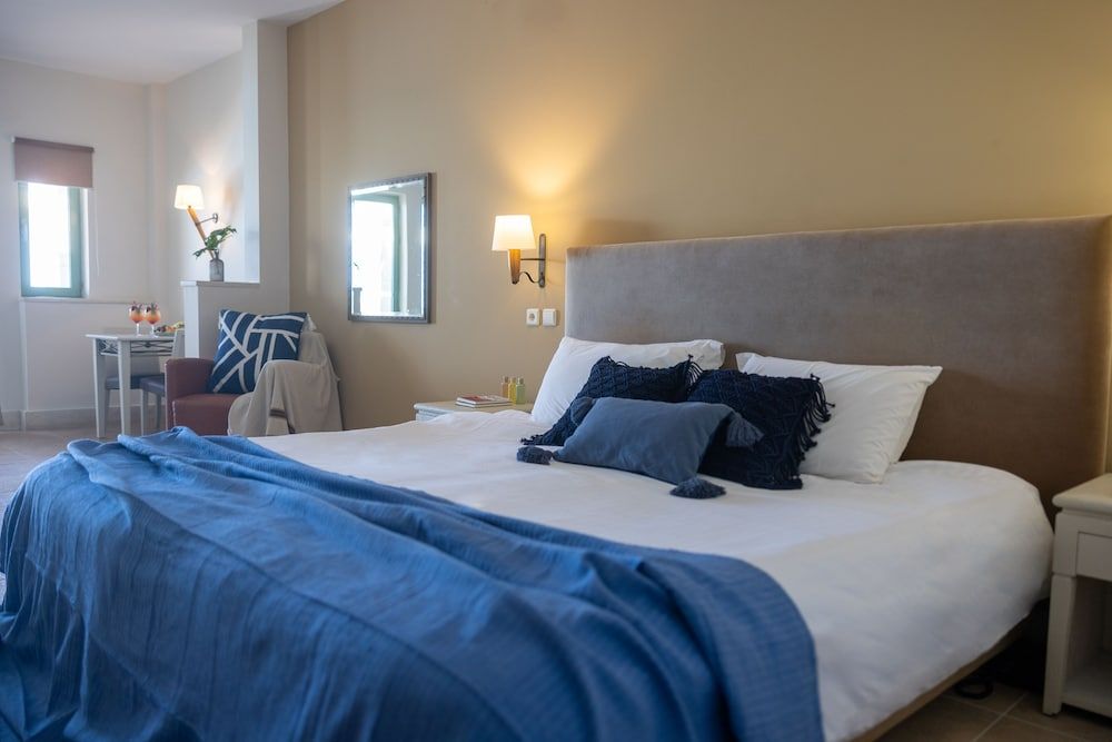 Junior Suite, Beachfront (Sharing Pool -AD)