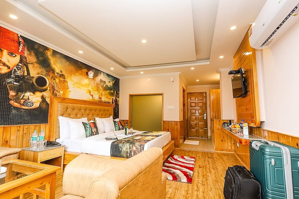 Jack sparrow Room with balcony mountain and valley view(A/C hot and cold)