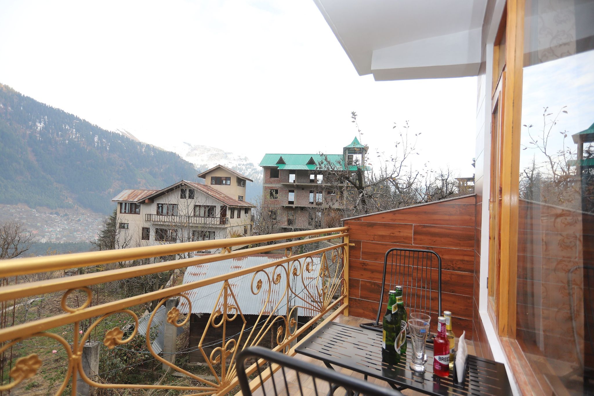 Smuggler Resort By West Western -Centrally Heated & Air Cooled ,Manali Elizabeth Room mountain view with Balcony (Hot & Cold AC) 12