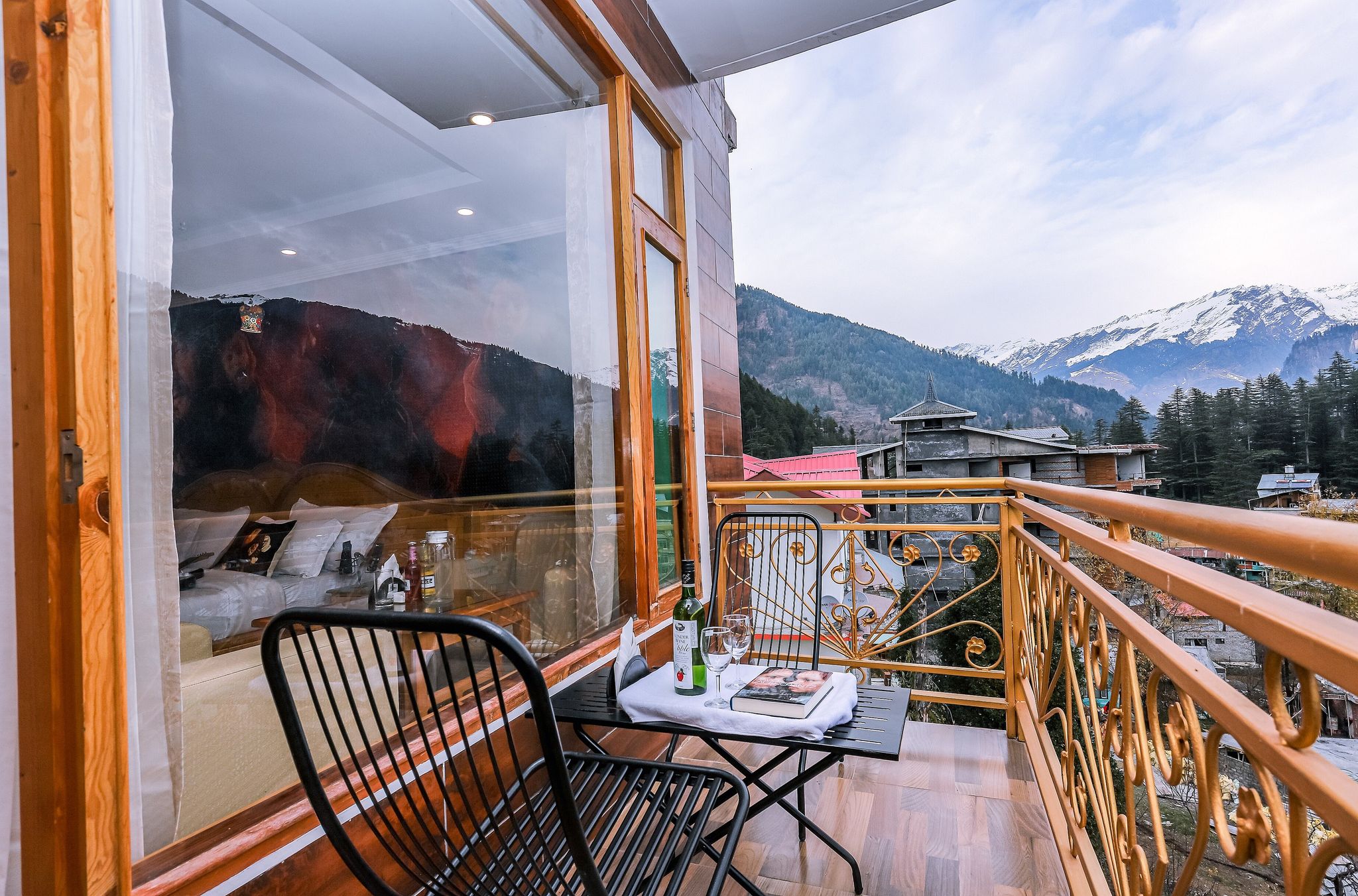 Smuggler Resort By West Western -Centrally Heated & Air Cooled ,Manali  Barbossa Room Mountain & valley View with Balcony (Hot & Cold AC) 4