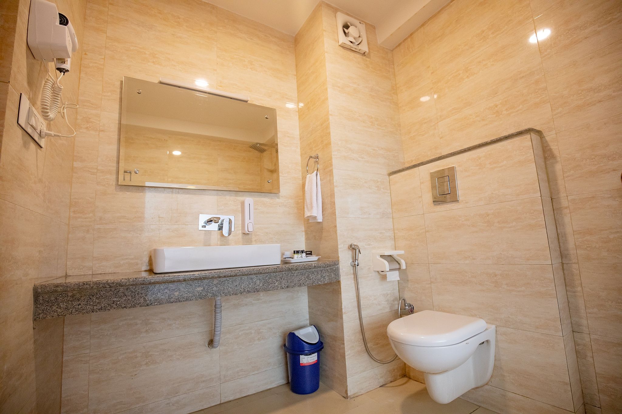 Smuggler Resort By West Western -Centrally Heated & Air Cooled ,Manali  Barbossa Room Mountain & valley View with Balcony (Hot & Cold AC) 10