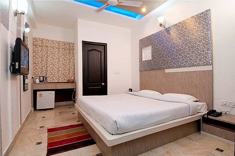 Hotel Panna Paradise Deluxe Double Bed Room Non AC 2