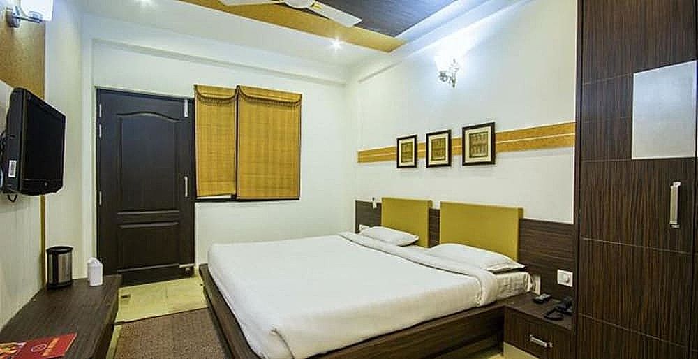 Hotel Panna Paradise Deluxe Double Bed Room Non AC 4