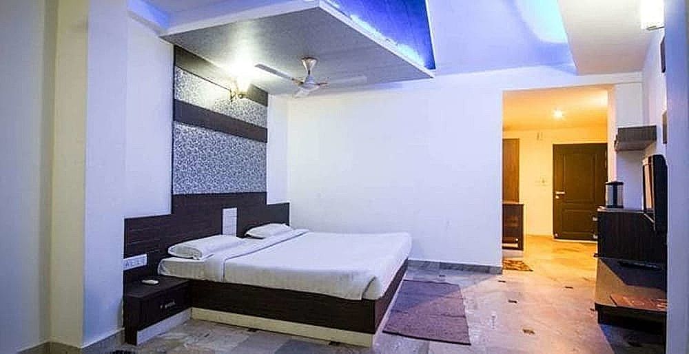 Hotel Panna Paradise Deluxe Double Bed Room Non AC 5