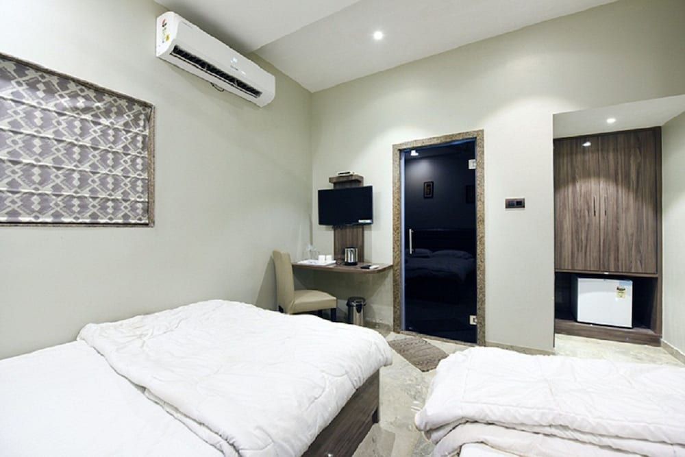 undefined Hotel Afreen 9