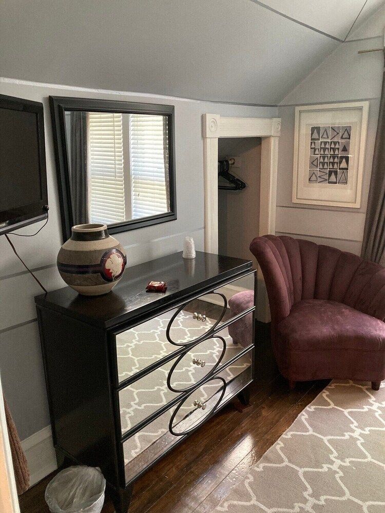 The Villa Toscana Double Room, Shared Bathroom (Art Deco) 7