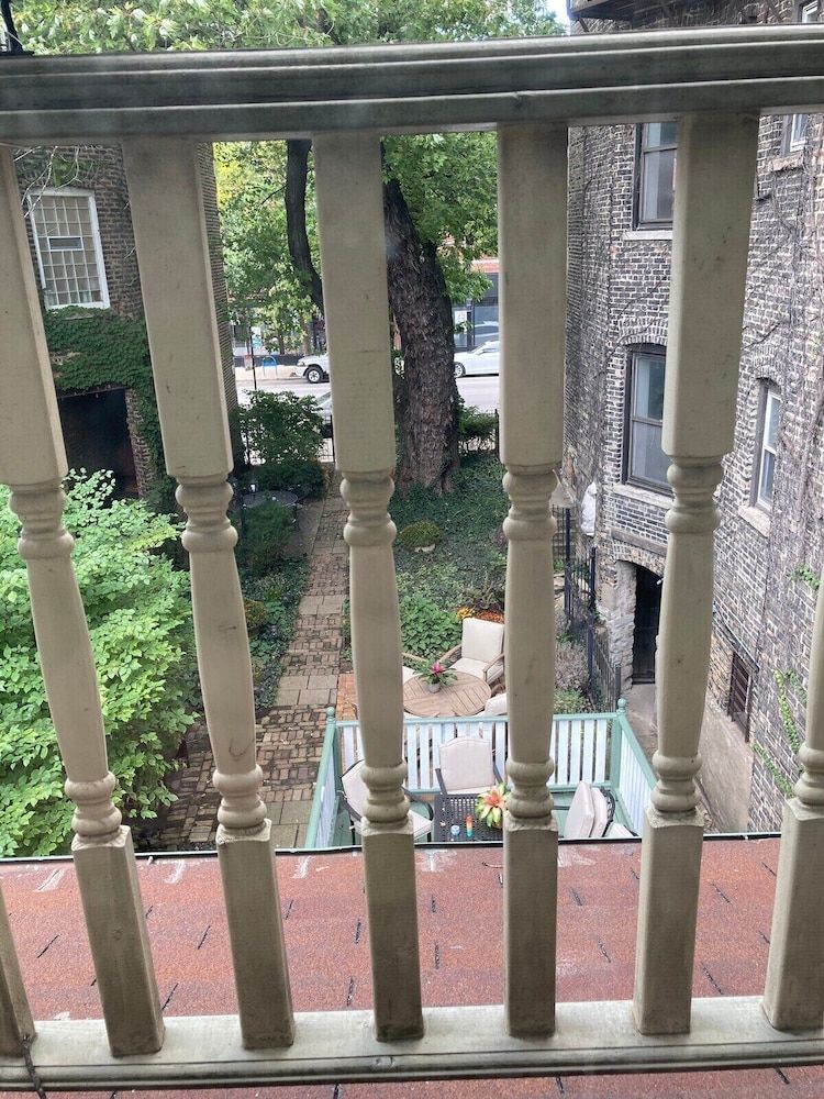 The Villa Toscana Double Room, Shared Bathroom (Art Deco) 5