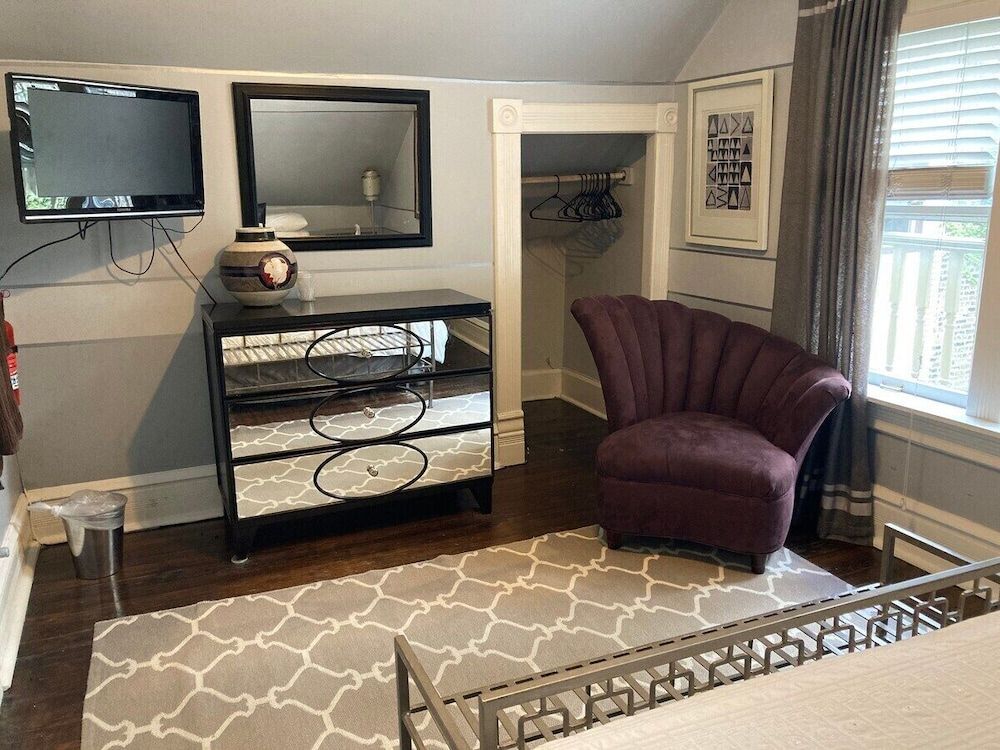 The Villa Toscana Double Room, Shared Bathroom (Art Deco) 8