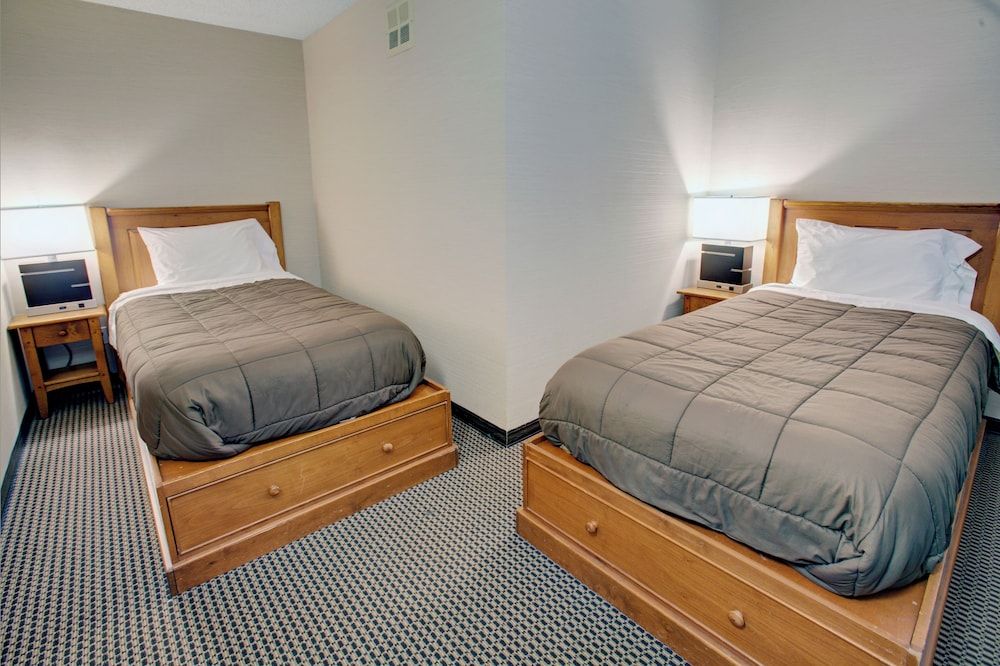 Blackcomb Lodge Family Studio Suite, Multiple Beds 3