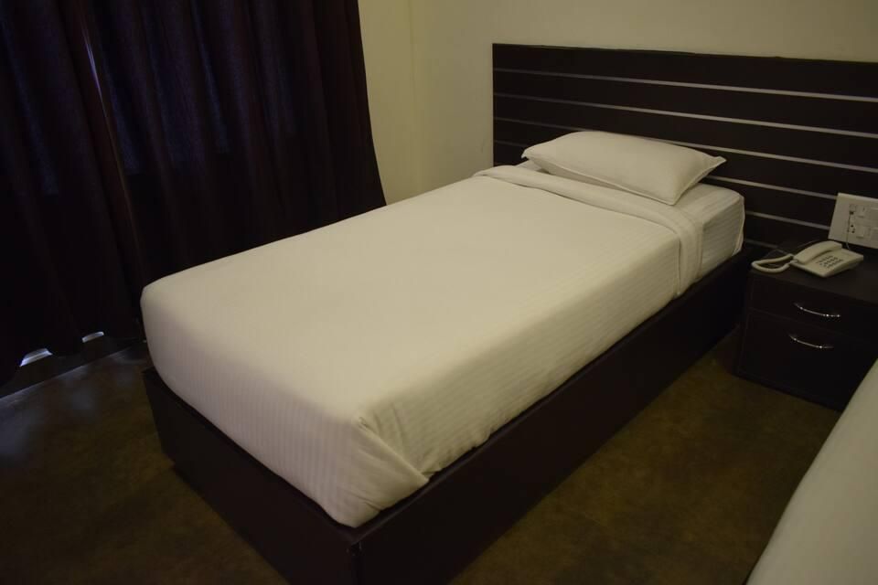 Golden Parrk Deluxe Ac Room 19