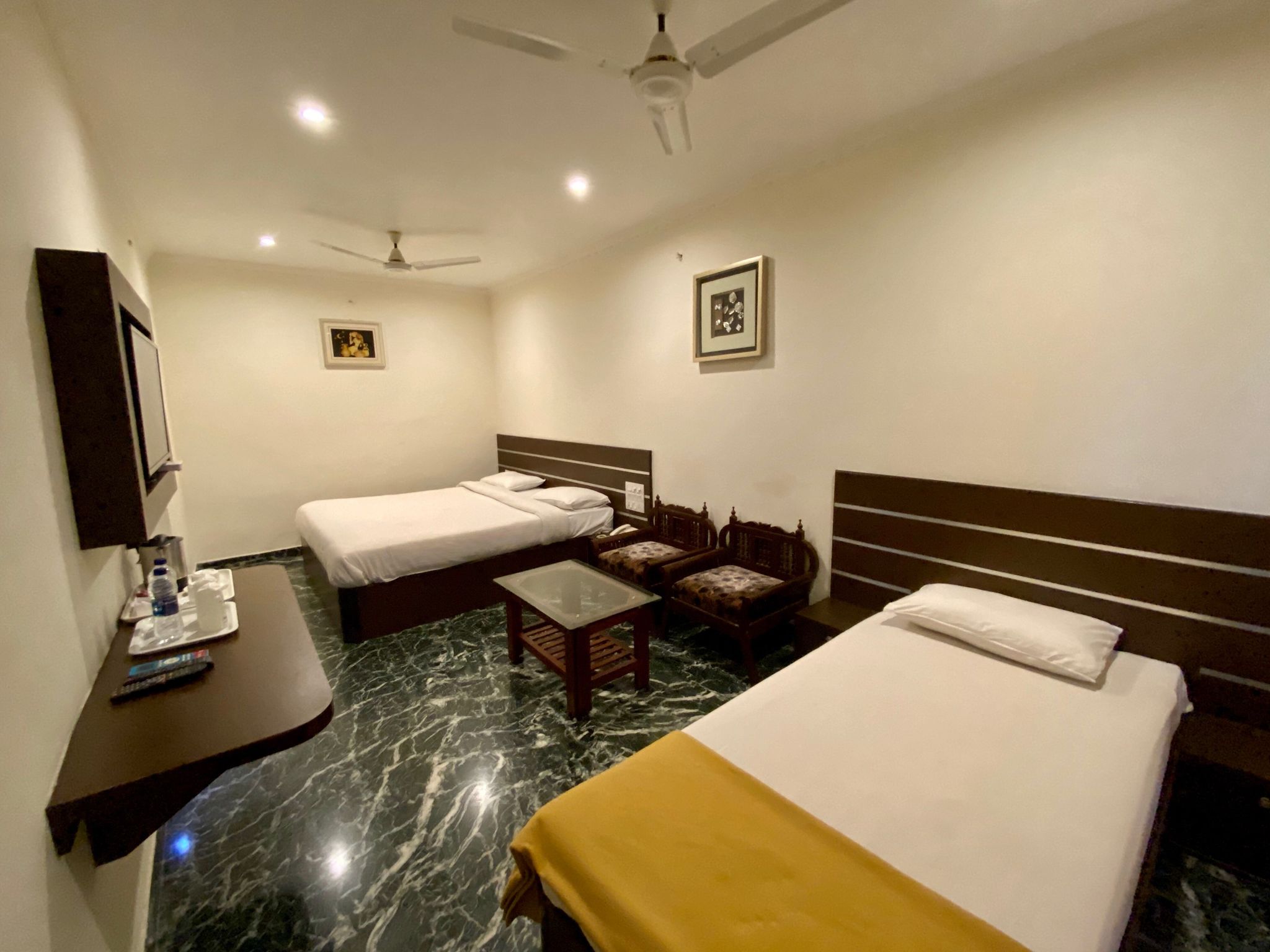 Golden Parrk Luxury Triple Room 7