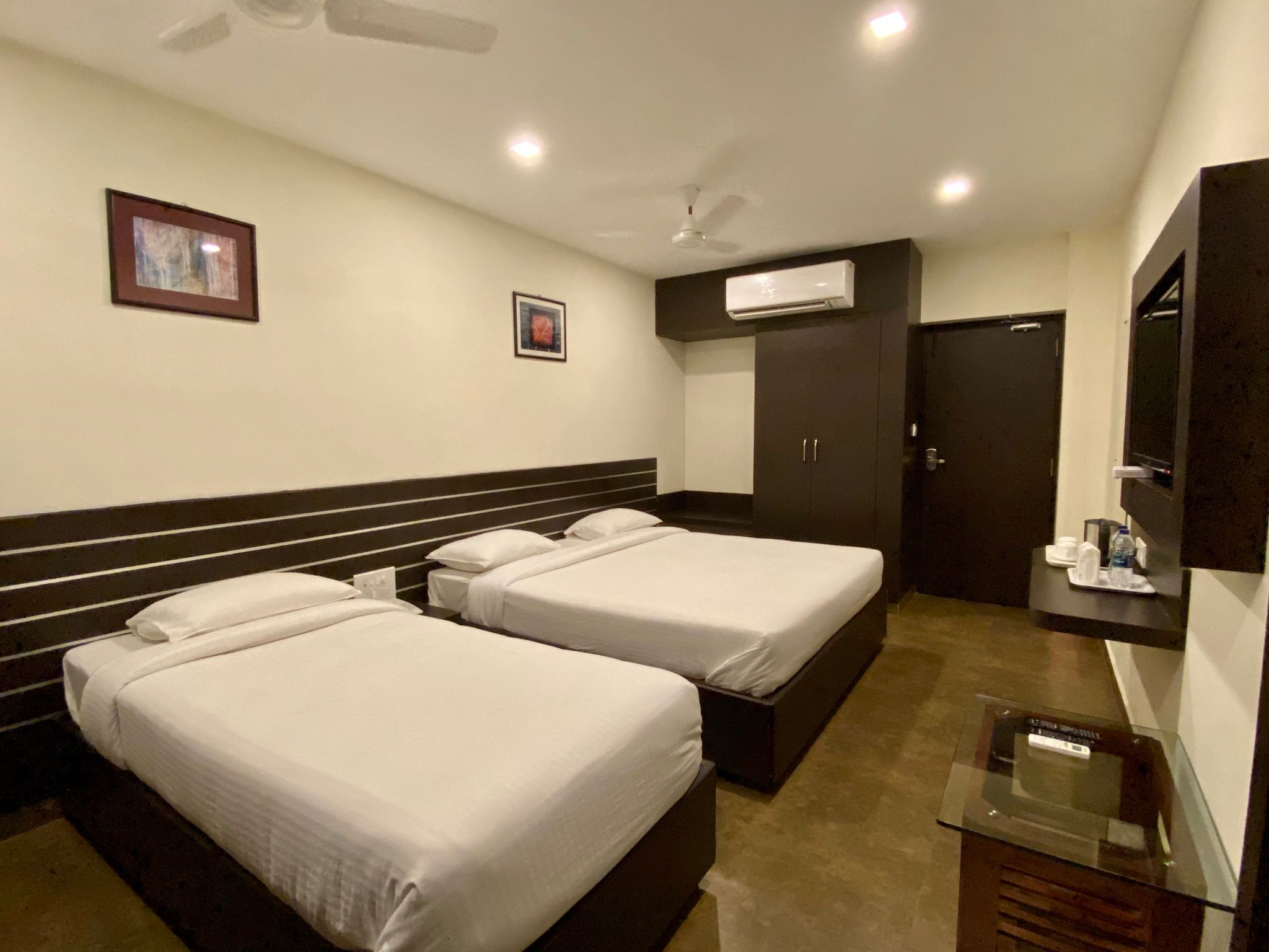 Golden Parrk Luxury Triple Room 10