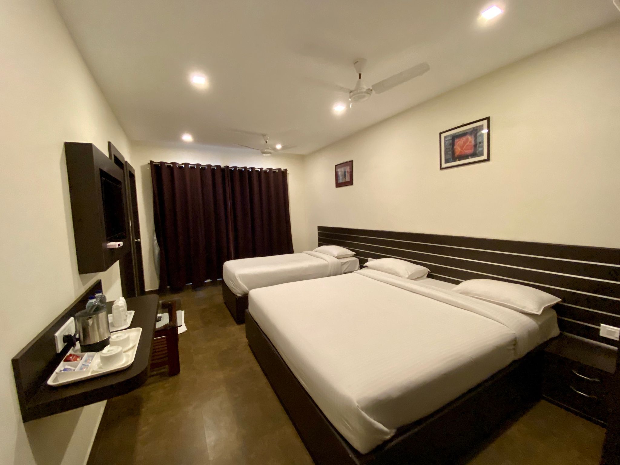 Golden Parrk Luxury Triple Room 3