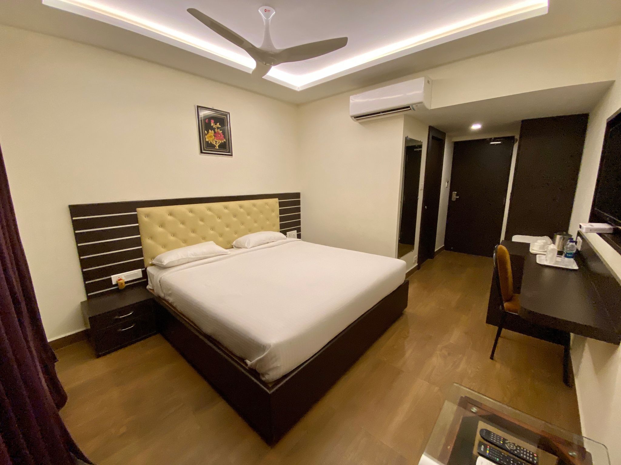 Golden Parrk Deluxe Ac Room 10