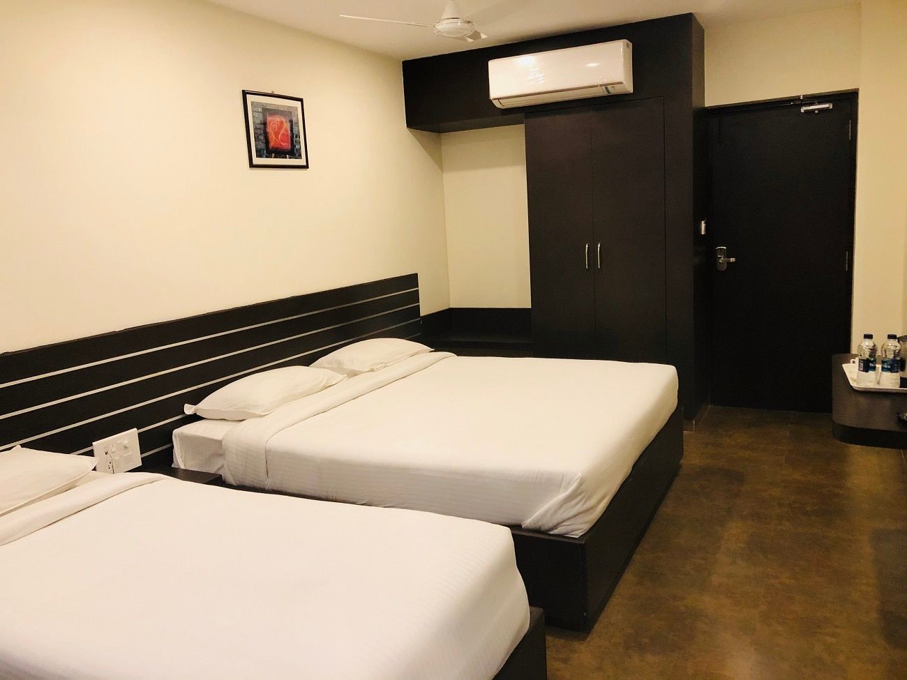 Golden Parrk Deluxe Ac Room 11