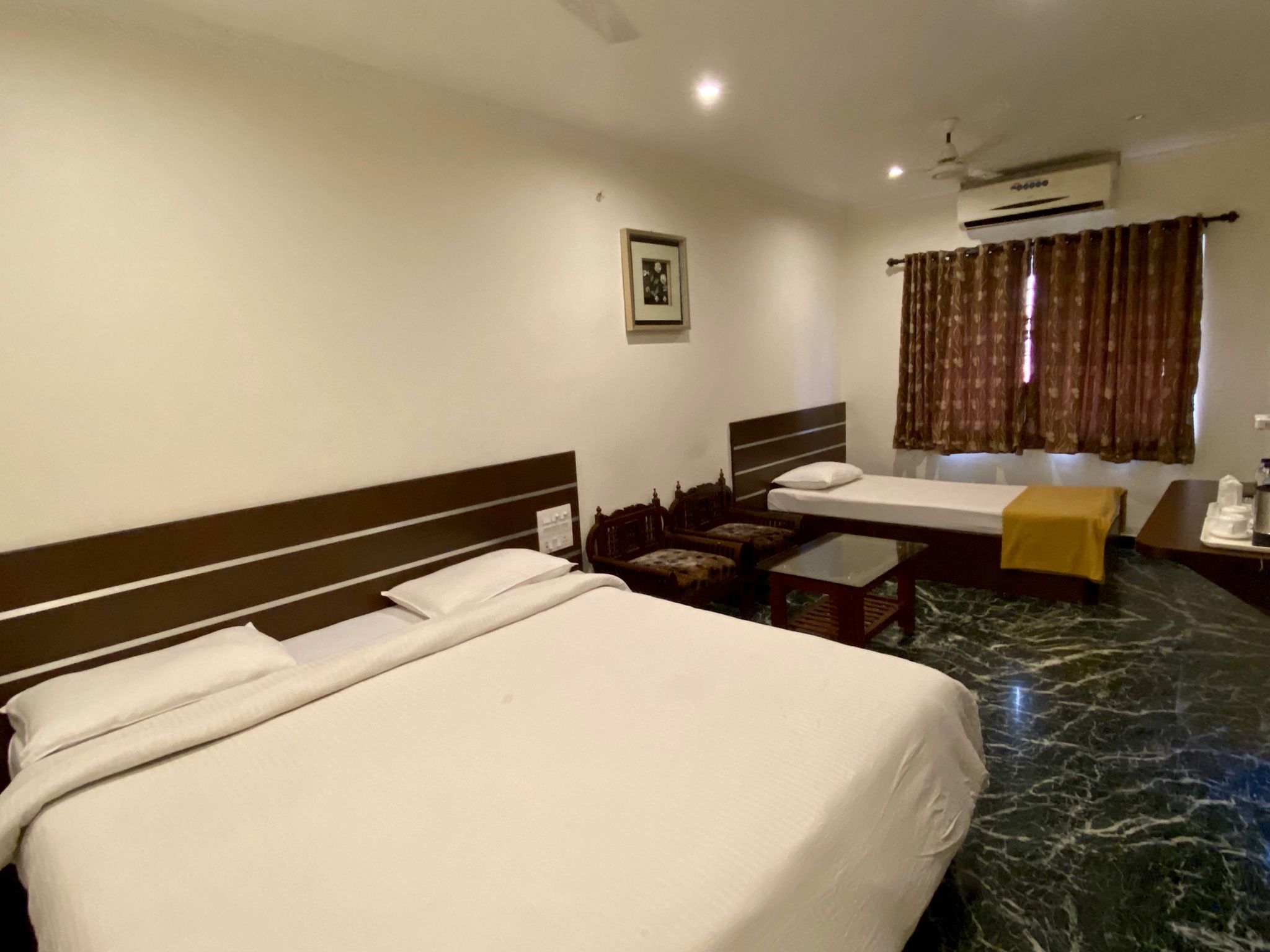 Golden Parrk Luxury Triple Room 14