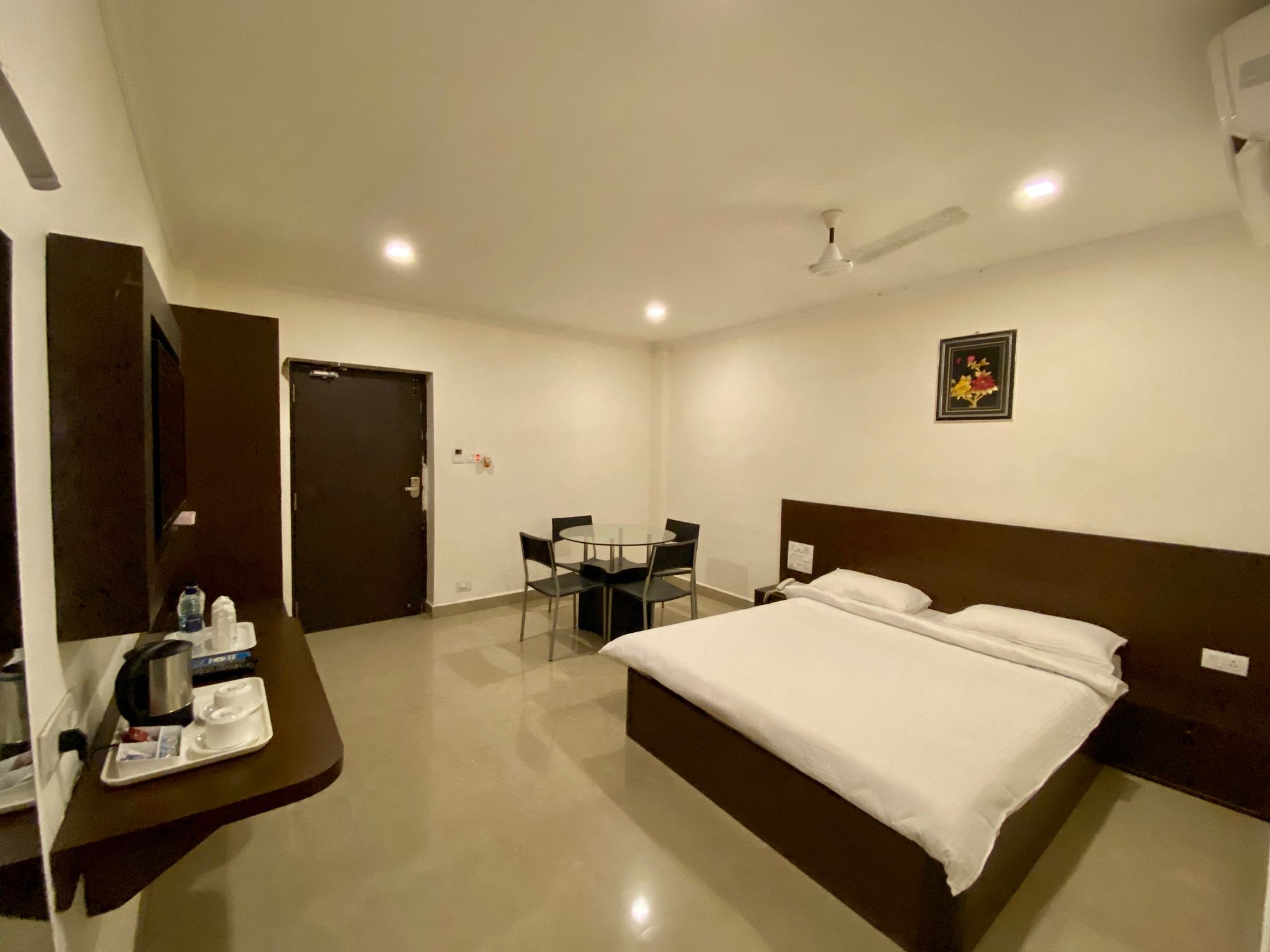 Golden Parrk Deluxe Ac Room 7