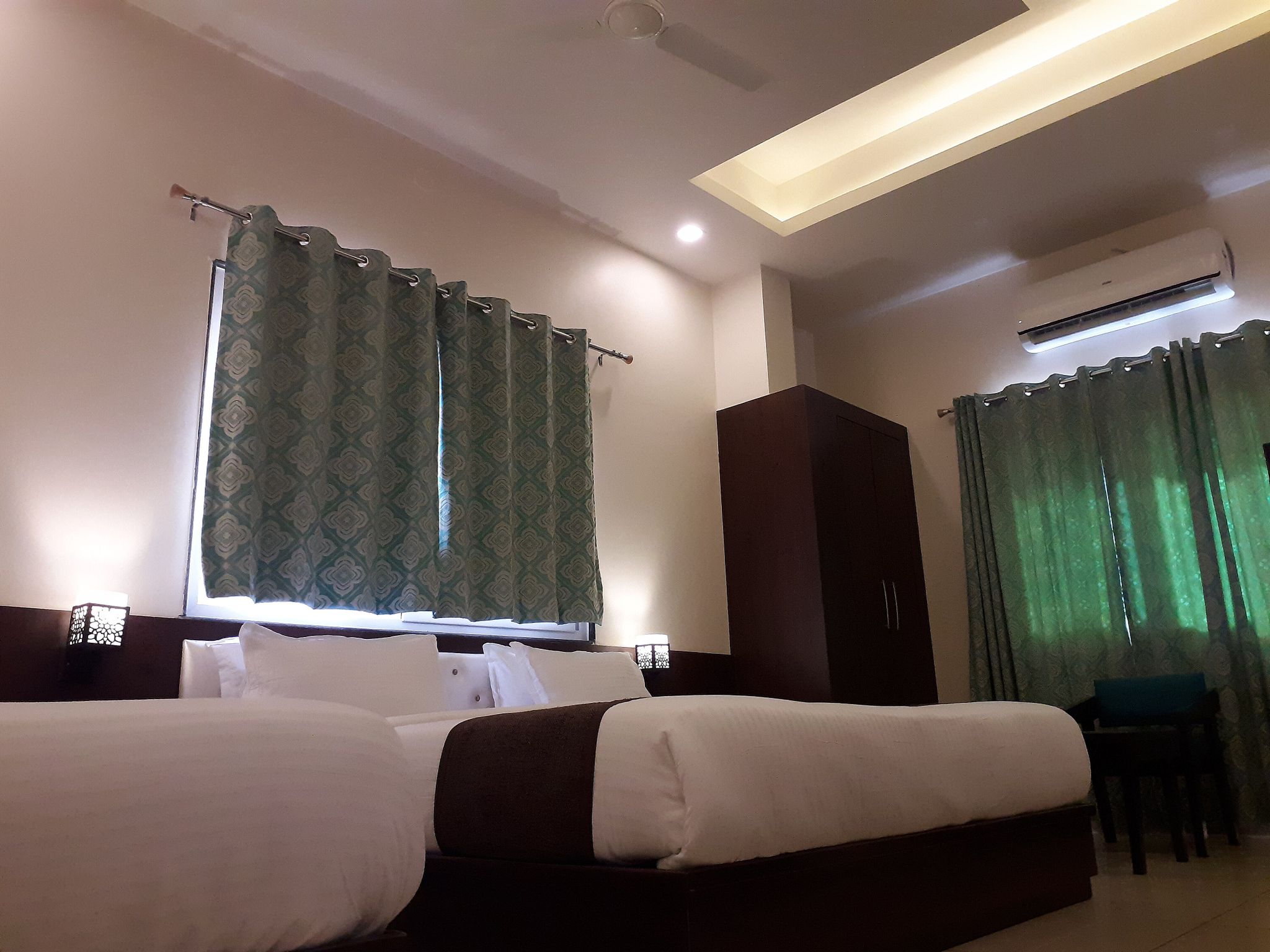 Four Sharing Room 