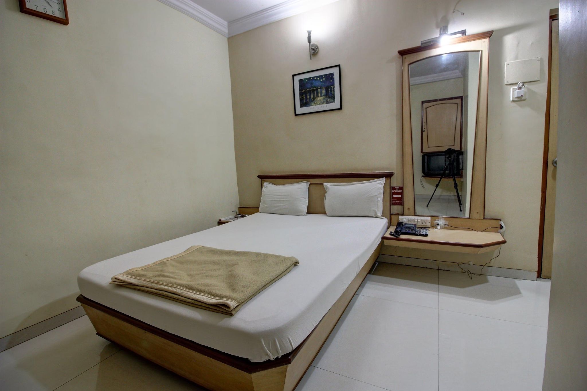 Hotel Jay International Vapi Economy Non A.C Room 2