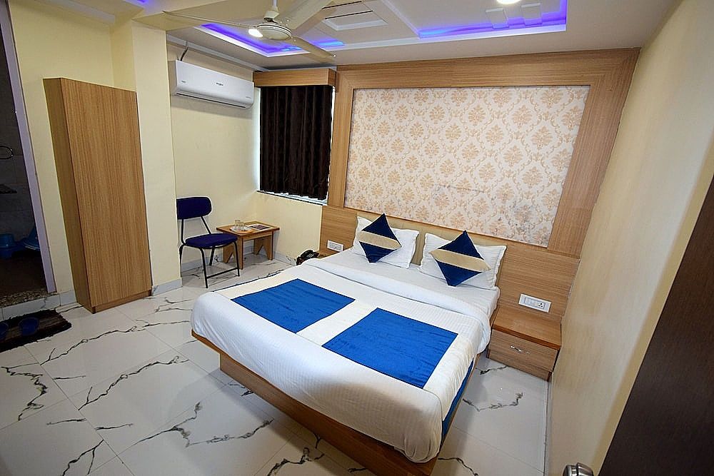 Hotel New Pathik Deluxe AC Room 13