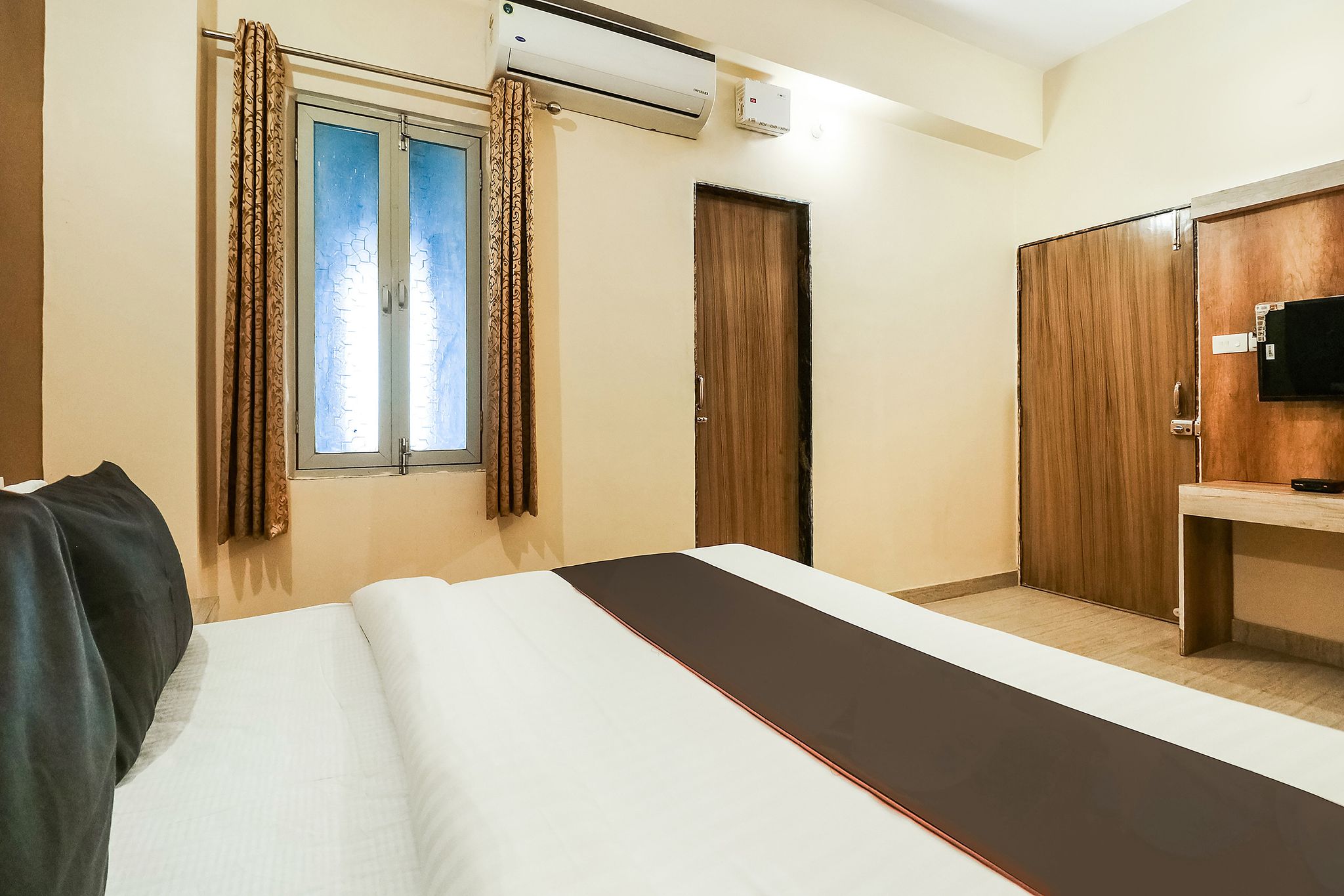 Super Townhouse Hyderabad Gate IIT BHU Formerly RK Heights Classic Room 14