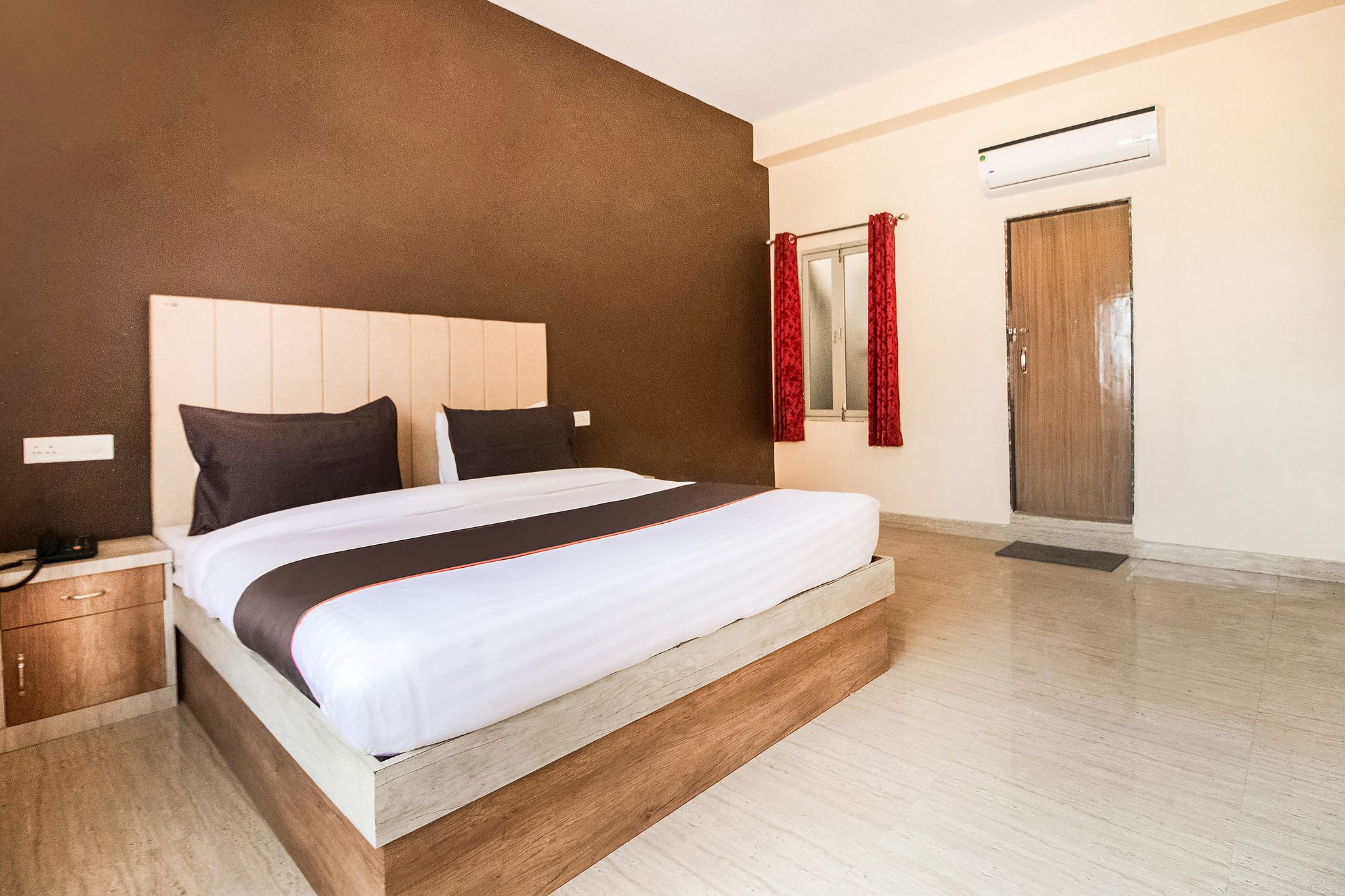 Super Townhouse Hyderabad Gate IIT BHU Formerly RK Heights Classic Room 16