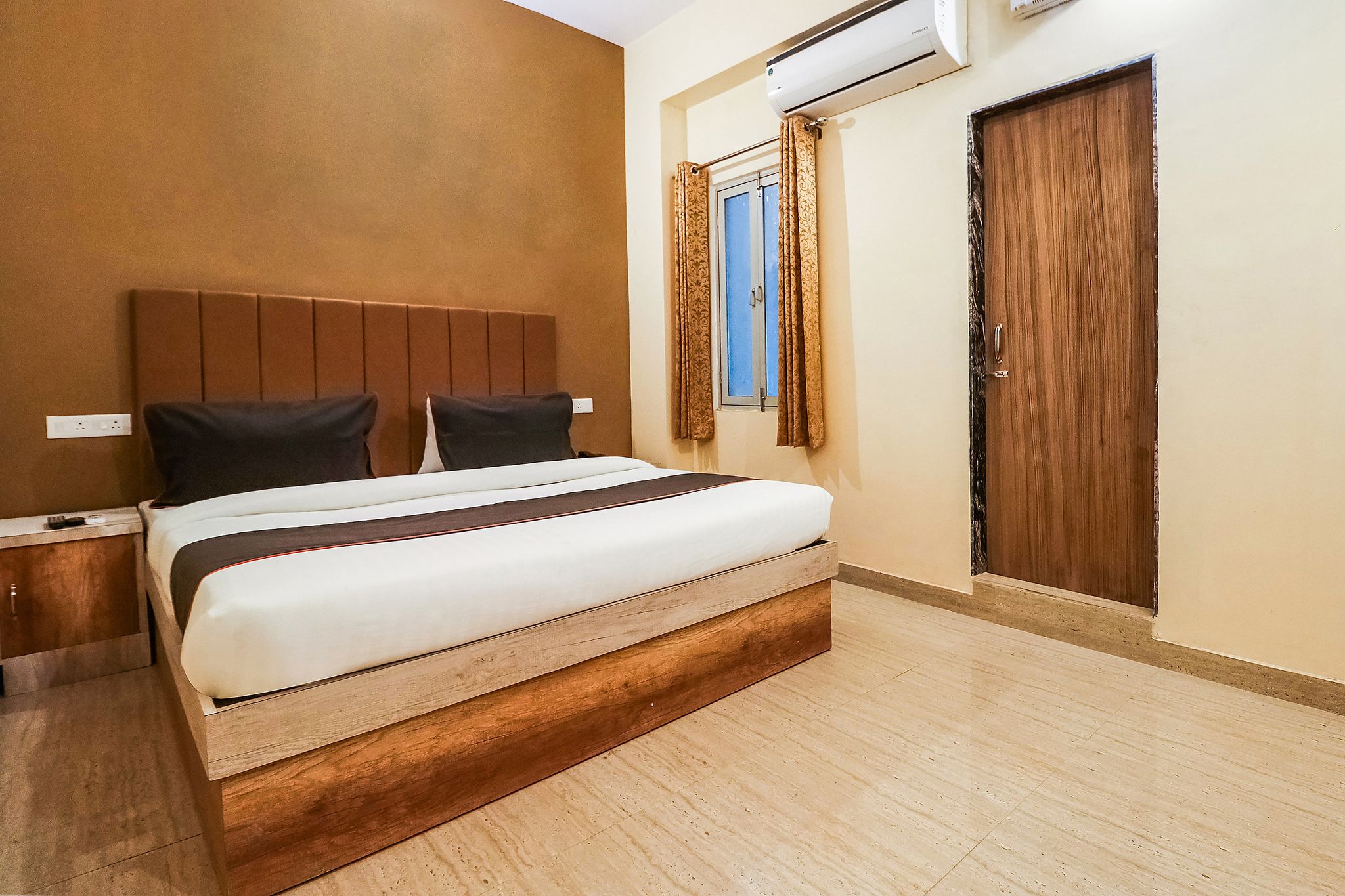 Super Townhouse Hyderabad Gate IIT BHU Formerly RK Heights Classic Room 15