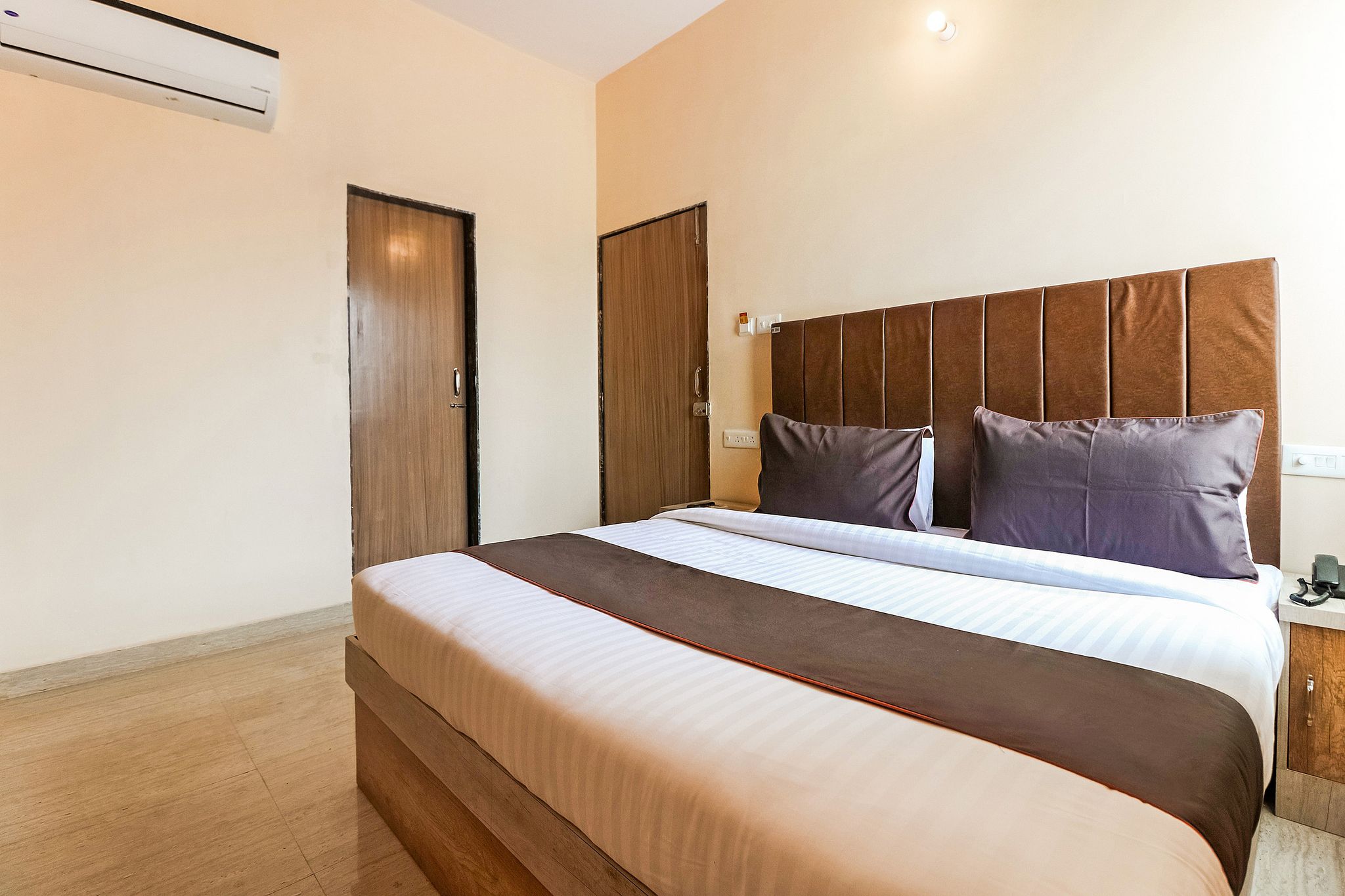 Super Townhouse Hyderabad Gate IIT BHU Formerly RK Heights Classic Room 9