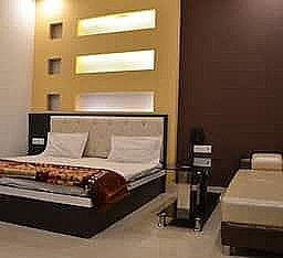 Nanda's Hotel Deluxe Room 2