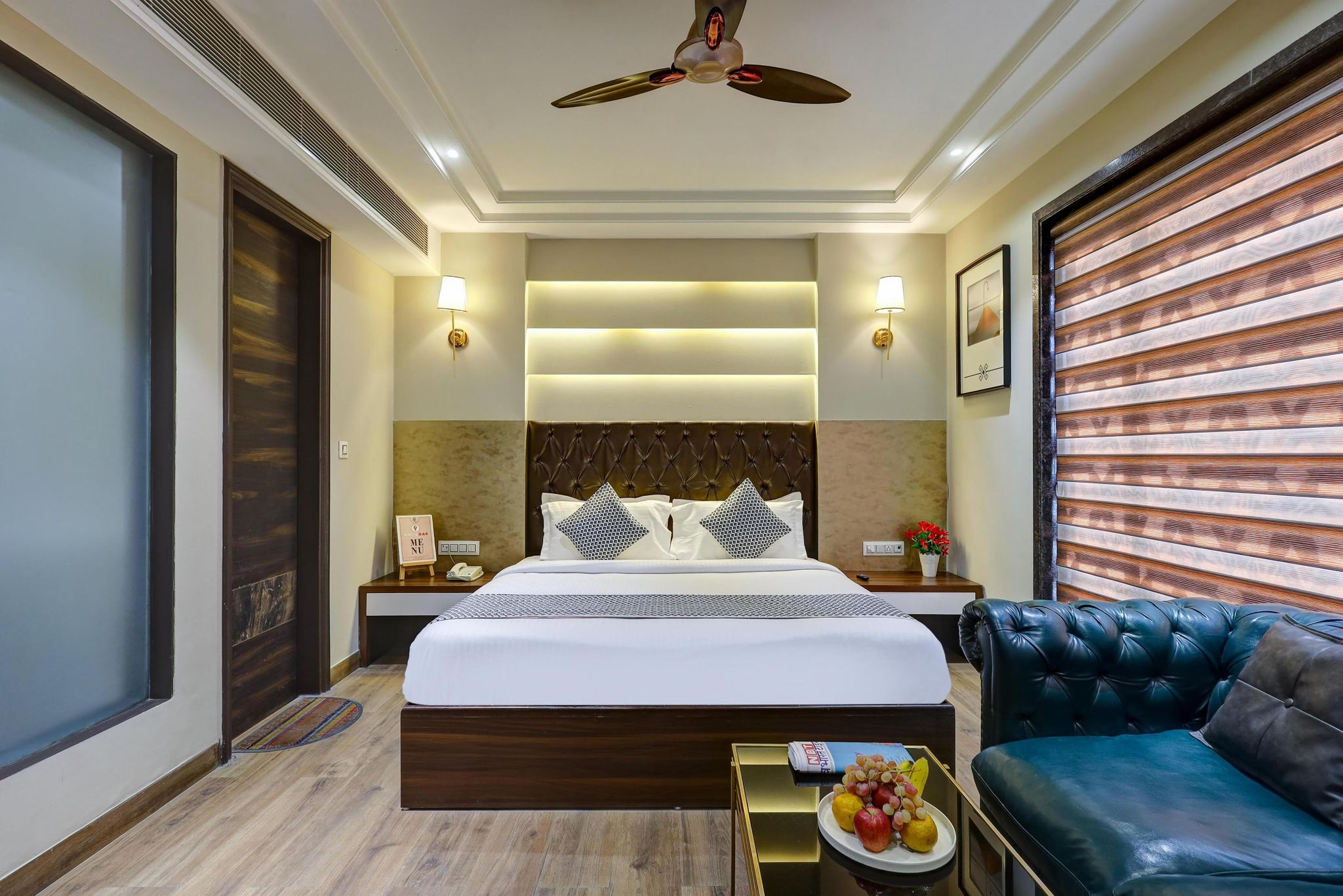 The Oak Plaza With Luxurious Restaurant & Parking Deluxe Double Room ( 1 Queen Bed ) 6