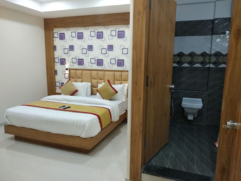 Hotel Rest and Ride Deluxe Double Room 13