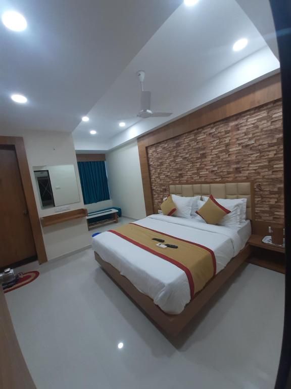 Hotel Rest and Ride Deluxe Double Room 9