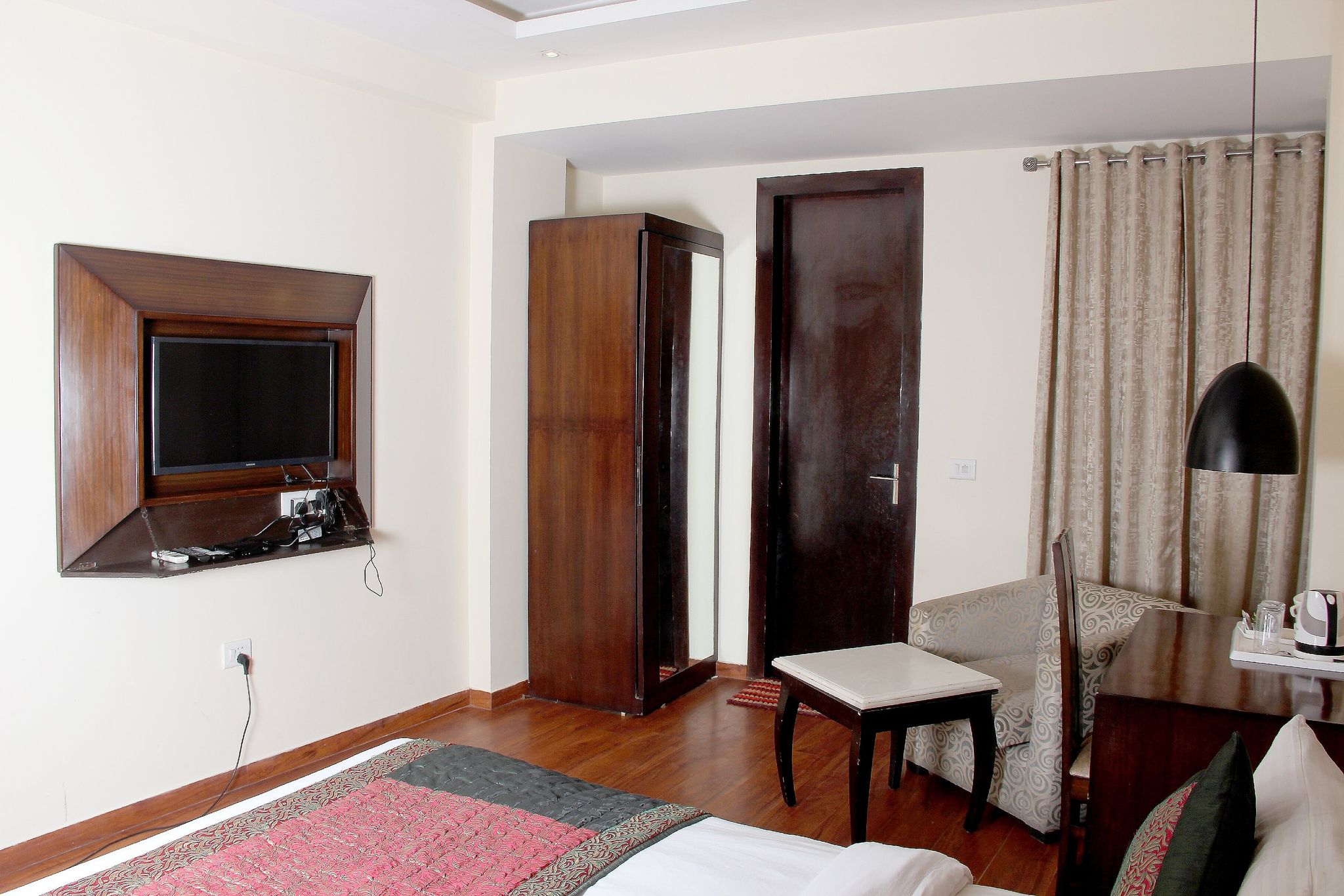 Arch The Lohias Executive Room 6