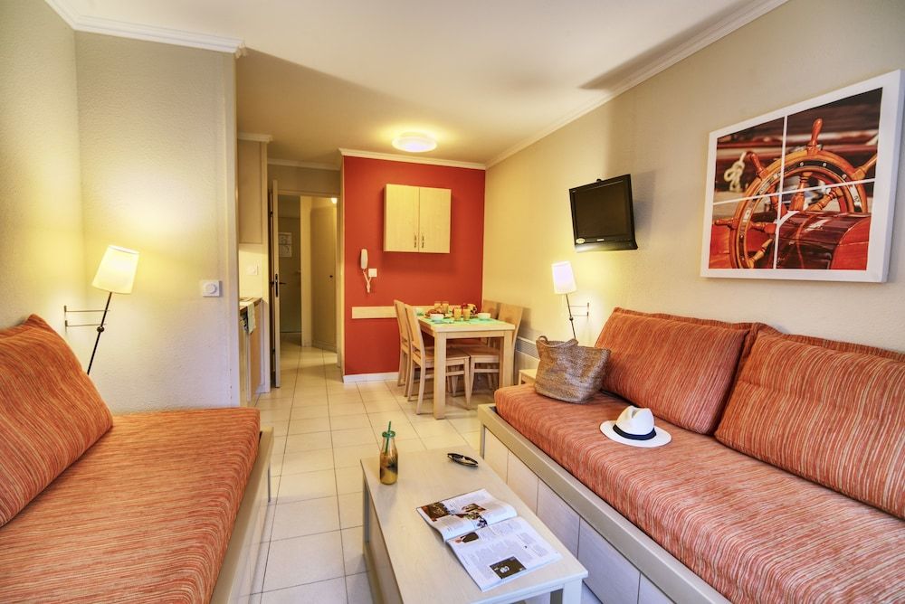 Pierre & Vacances Residence L'Anse de Pramousquier Studio 4 people - 1 sleeping area - Terrace or balcony