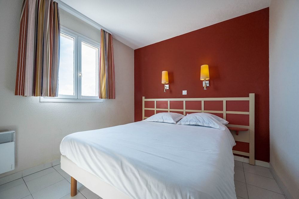 Pierre & Vacances Residence L'Anse de Pramousquier Apartment 6 people - 1 bedroom + 1 sleeping alcove - Terrace or balcony - Seaview - South facing