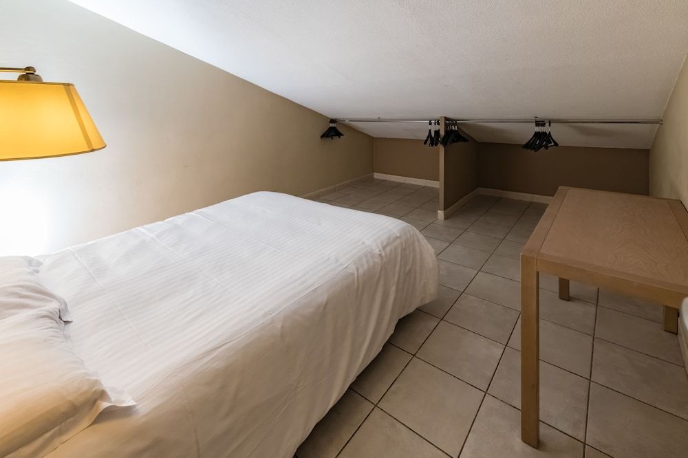 undefined ExcelSuites Residence 5