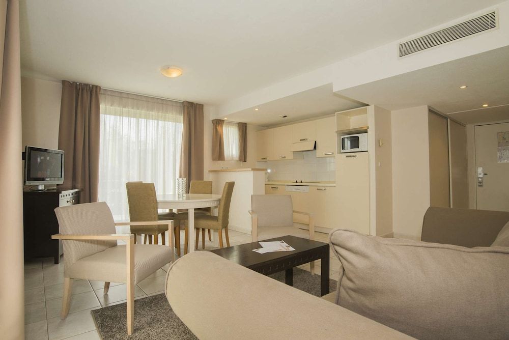 ExcelSuites Residence Comfort Double Room, 1 Bedroom, Terrace 6