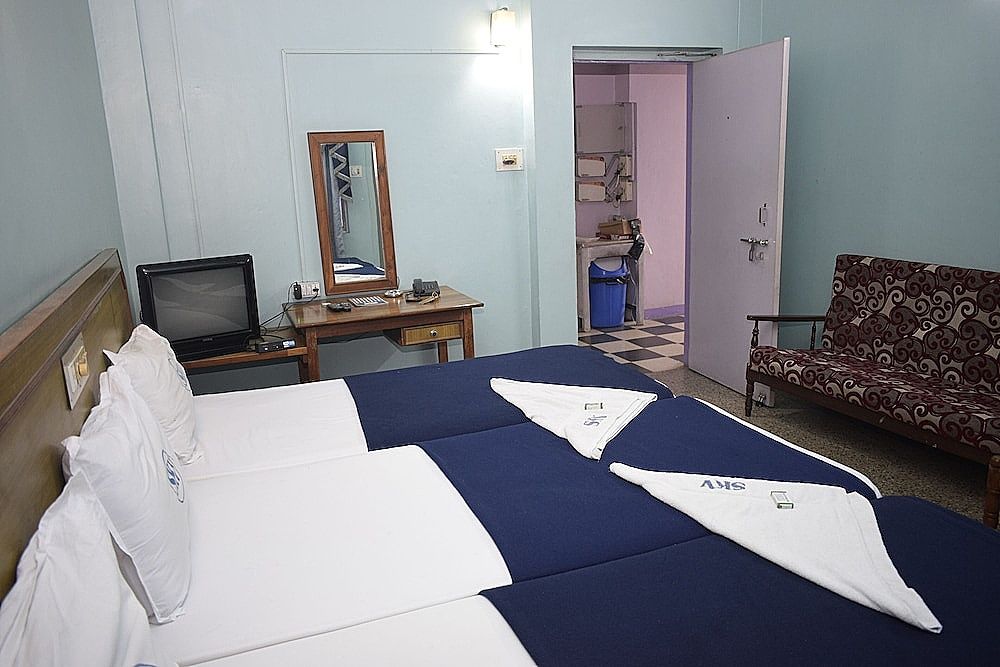 Sri Krishna Vilas Standard Double Room with Fan 8