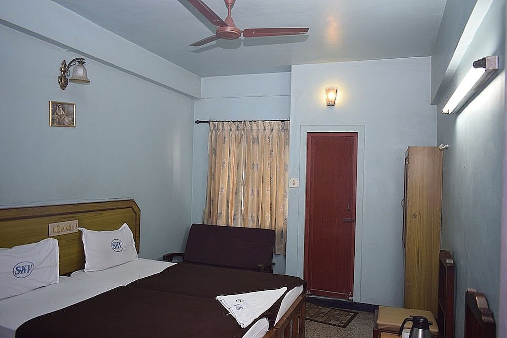 Sri Krishna Vilas Standard Double Room with Fan 4