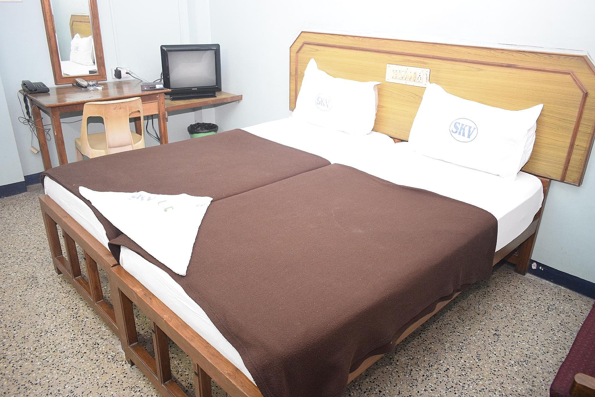 Sri Krishna Vilas Standard Double Room with Fan 16