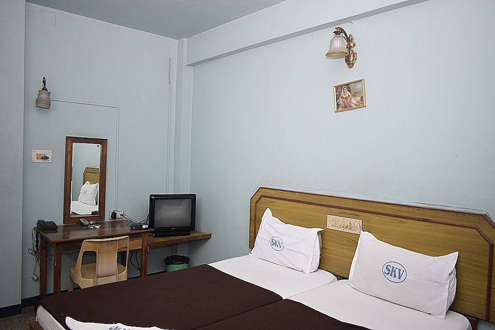 Sri Krishna Vilas Standard Double Room with Fan 2