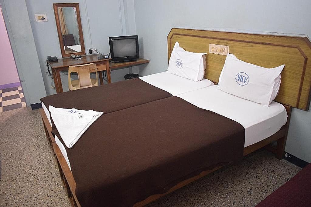 Sri Krishna Vilas Standard Double Room with Fan 9