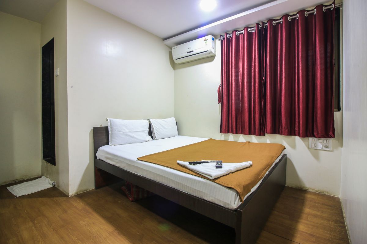 BKC Residency Standard Double Room Non A/C (Shared Bathroom)