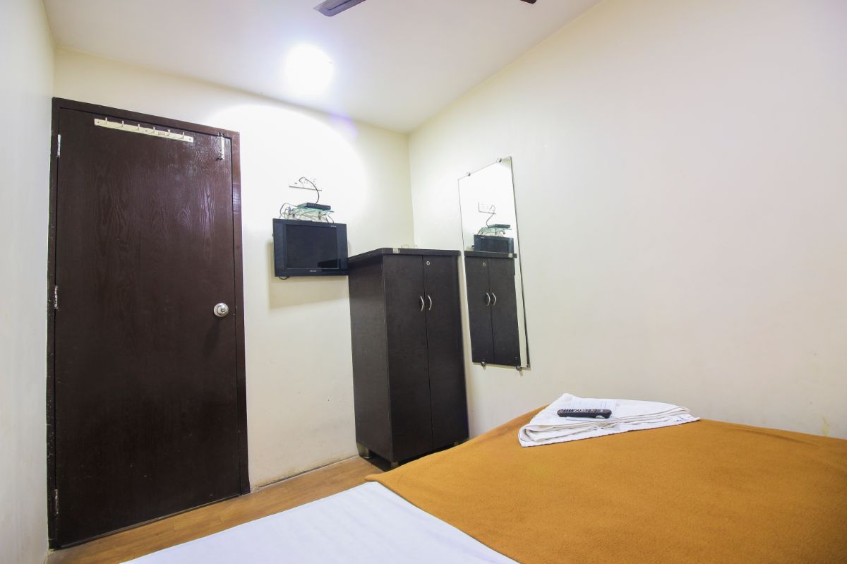 BKC Residency Standard Double Room Non A/C (Shared Bathroom) 4