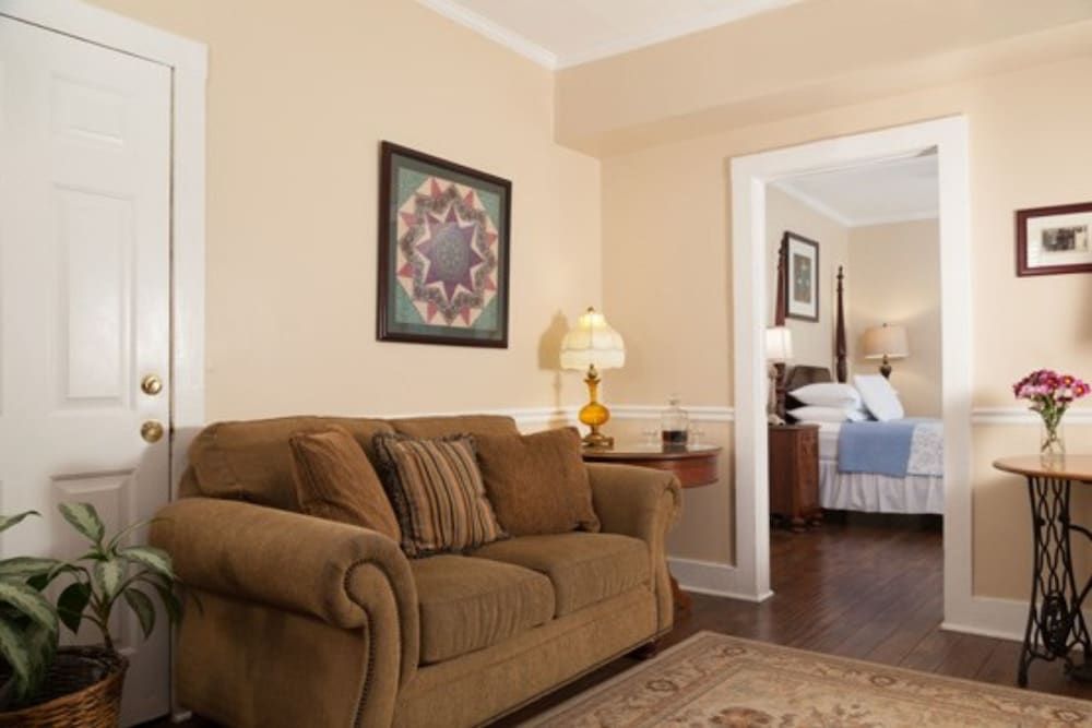 Saffron's Suite
