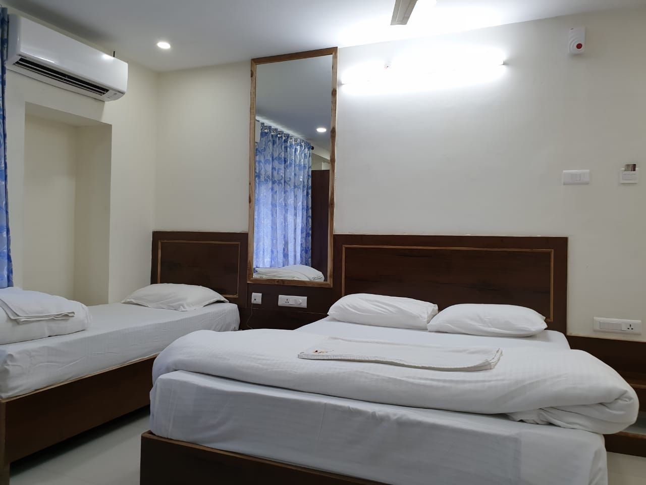 Hotel Grand Inn Deluxe AC Room 2