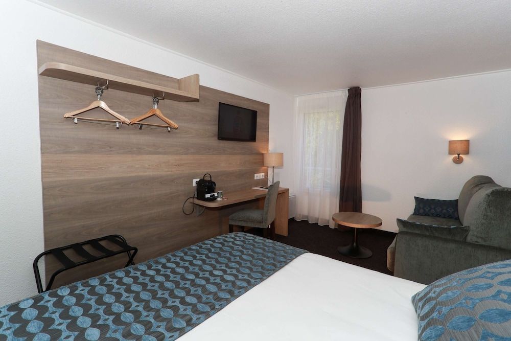 Sure Hotel by Best Western Limoges Sud Comfort Room, 1 Queen Bed, Non Smoking, Bathtub (with Single Sofabed) 10