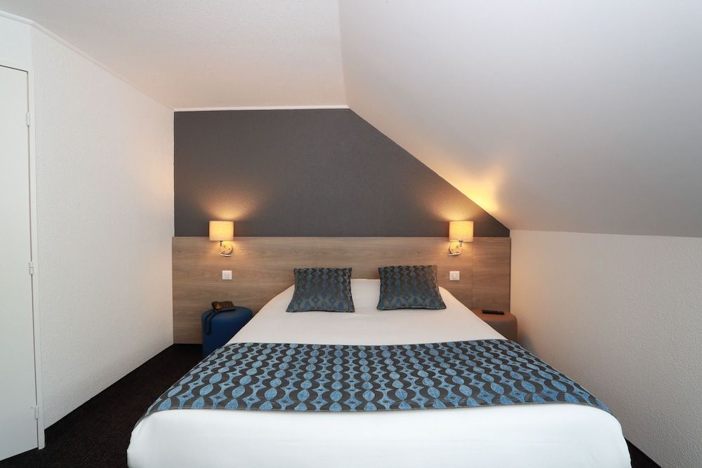 Sure Hotel by Best Western Limoges Sud Comfort Room, 1 Queen Bed, Non Smoking, Bathtub (with Single Sofabed) 7