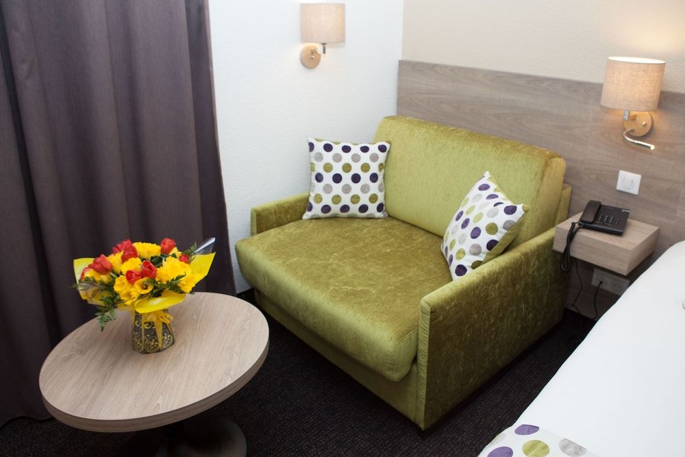 Sure Hotel by Best Western Limoges Sud Comfort Room, 1 Queen Bed, Non Smoking, Bathtub (with Single Sofabed) 18