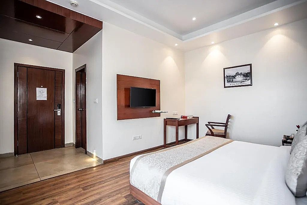 Deluxe Room (One-time Free Drop to Golden Temple)